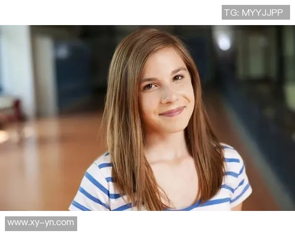 女孩提问足球明星如何回应她的热情与期待