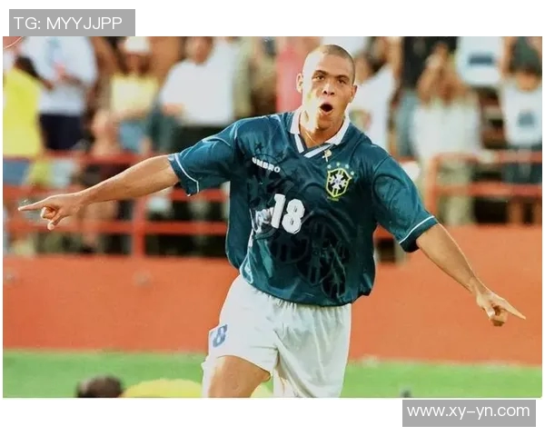 罗尼足球明星身份揭秘他在绿茵场上的传奇故事与成就分析