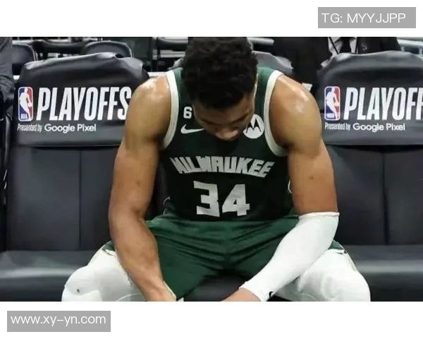 字母哥愤怒撕扯球衣雄鹿惨败后更衣室内冲突升级引发关注 字母哥愤怒撕扯球衣雄鹿惨败后更衣室内冲突升级引发关注